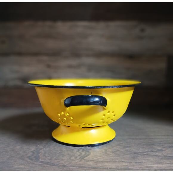 Vintage MCM Enamelware Yellow and Black Colander Strainer - Picture 3 of 5